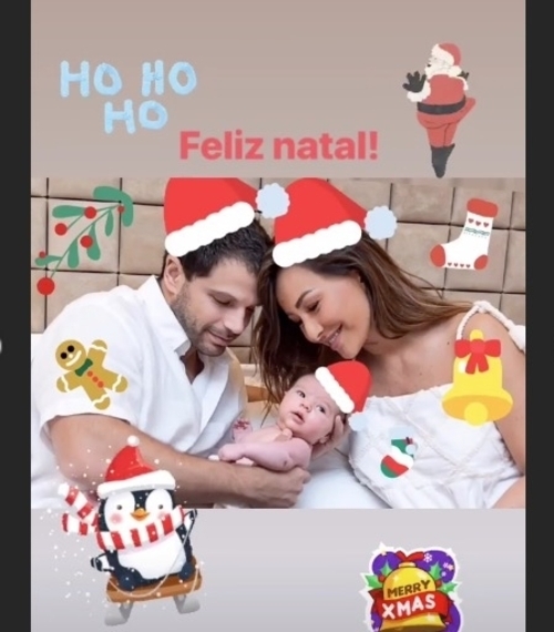‘1º Natal da Zoe’: Sabrina Sato veste filha de Mamãe Noel