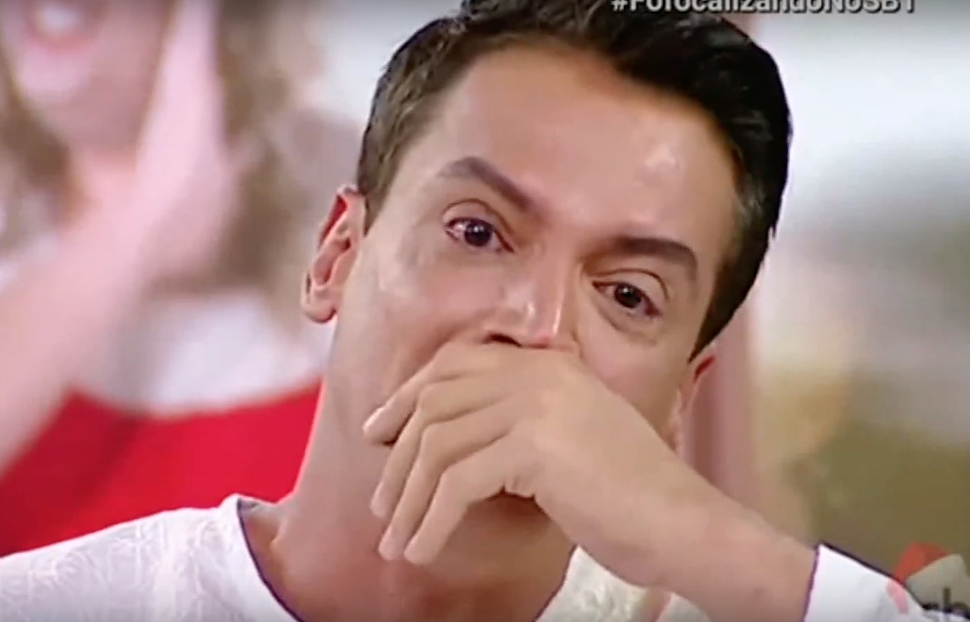  Leo Dias cai no choro em desabafo sobre vício em cocaína