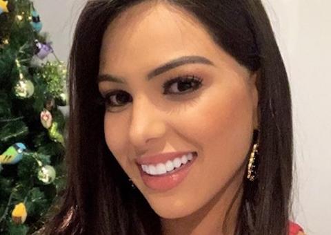 Miss Brasil Mayra Dias surge juntinha com prefeito de Parintins em noite de Natal