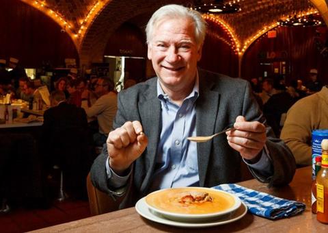 Homem pede ostras para almoço e encontra pérola que vale muitos euros 