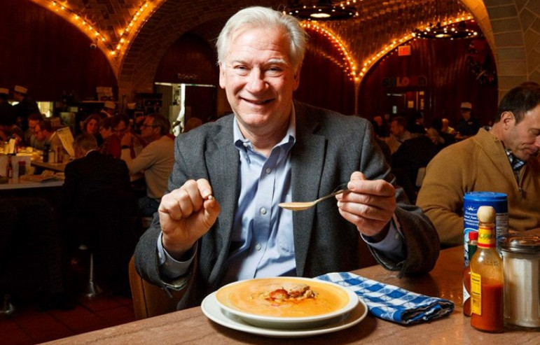 Homem pede ostras para almoço e encontra pérola que vale muitos euros 