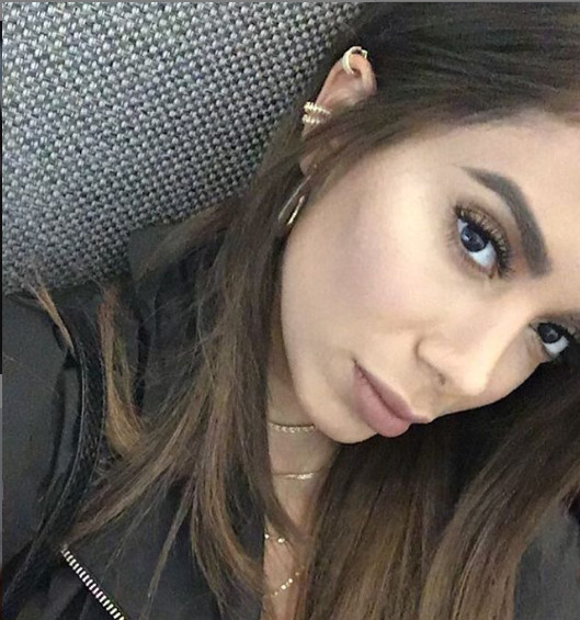 De biquíni fio-dental, Anitta esbanja sensualidade ao rebolar com amigas e enlouquece fãs 