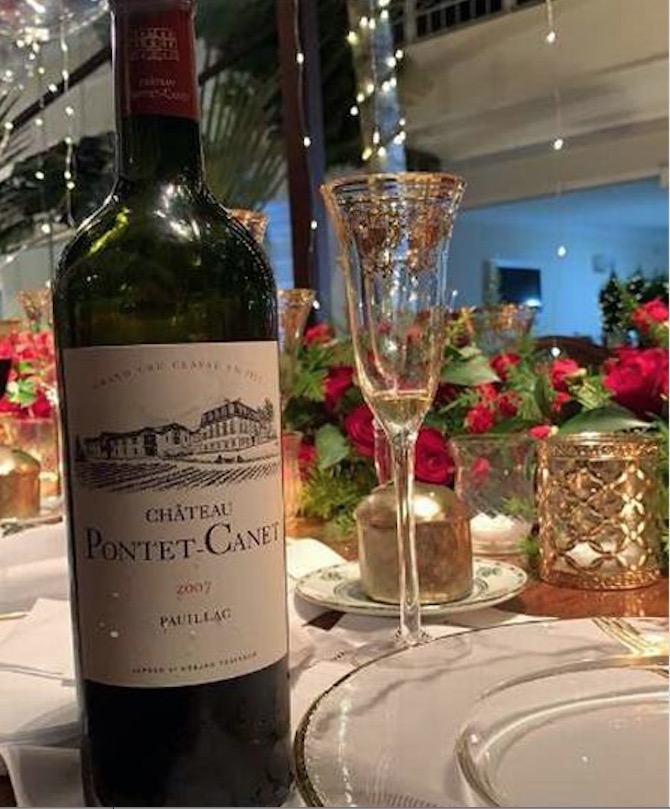 Neymar comemora Natal com festa luxuosa e vinho de R$1,3 mil 