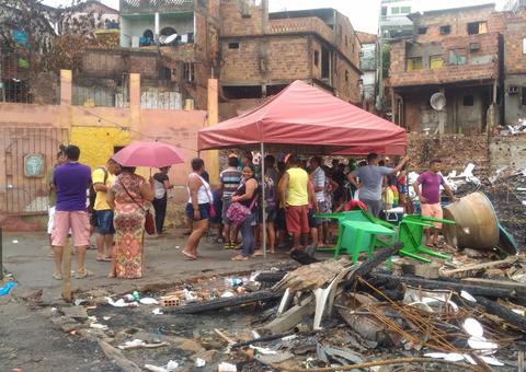 Vítimas de incêndio do Educandos denunciam fraudes nas doações e abandono por autoridades