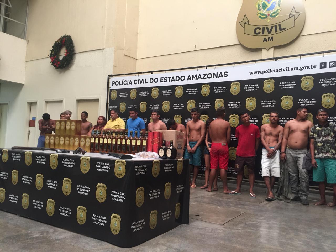 17 pessoas são presas e um adolescente é apreendido em operação no Viver Melhor