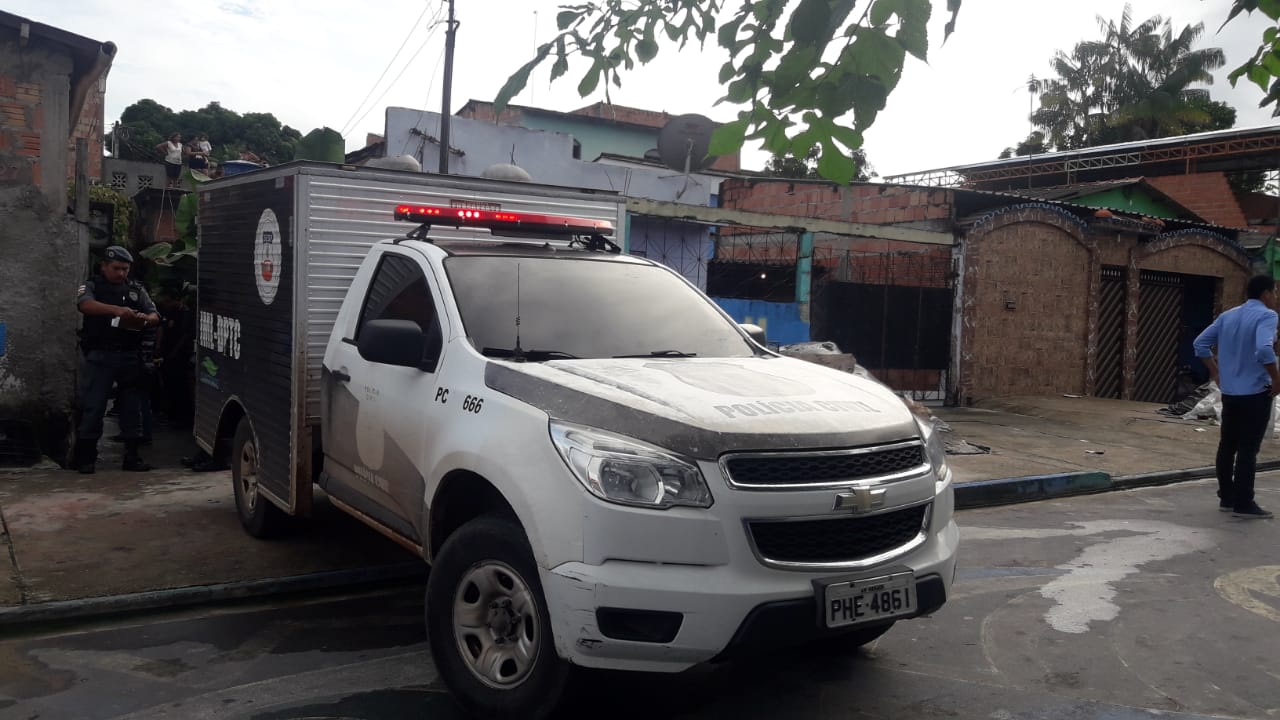 Seminua, mulher é encontrada morta a facadas dentro de quitinete em Manaus
