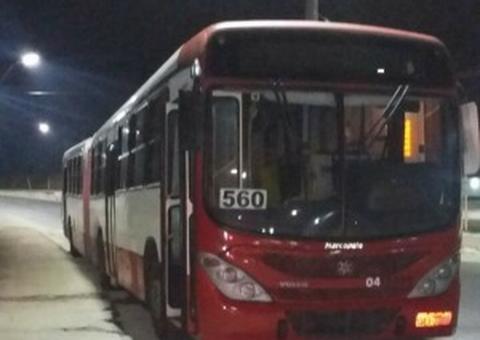 Grupo armado assalta ônibus 560 em Manaus 