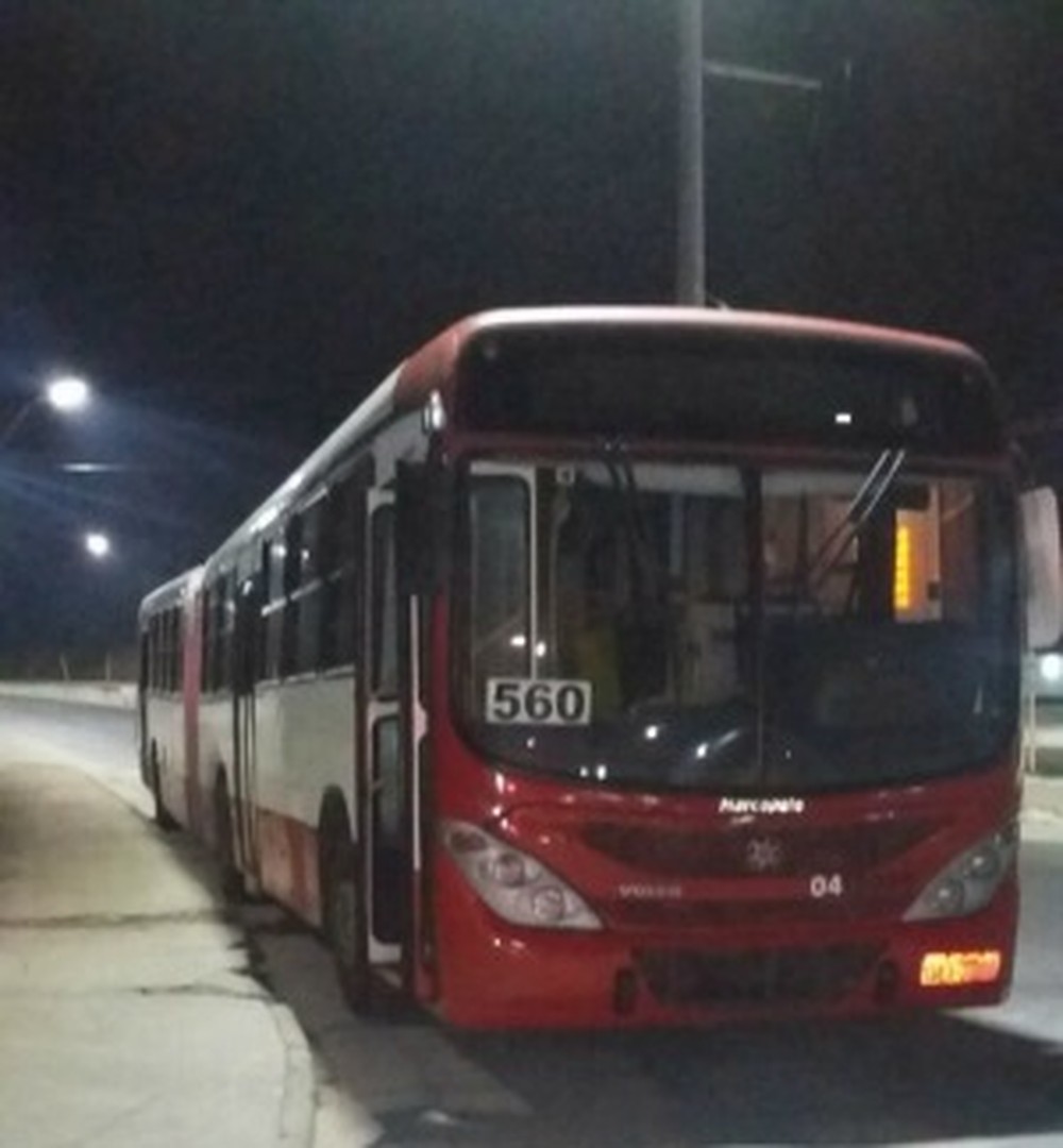 Grupo armado assalta ônibus 560 em Manaus 