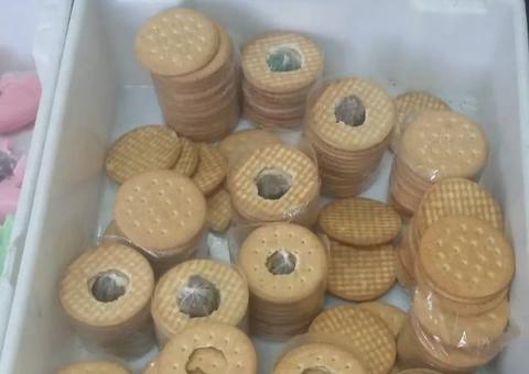 Mulheres são presas ao tentar entrar em presídio com biscoitos e sabonetes recheados com maconha