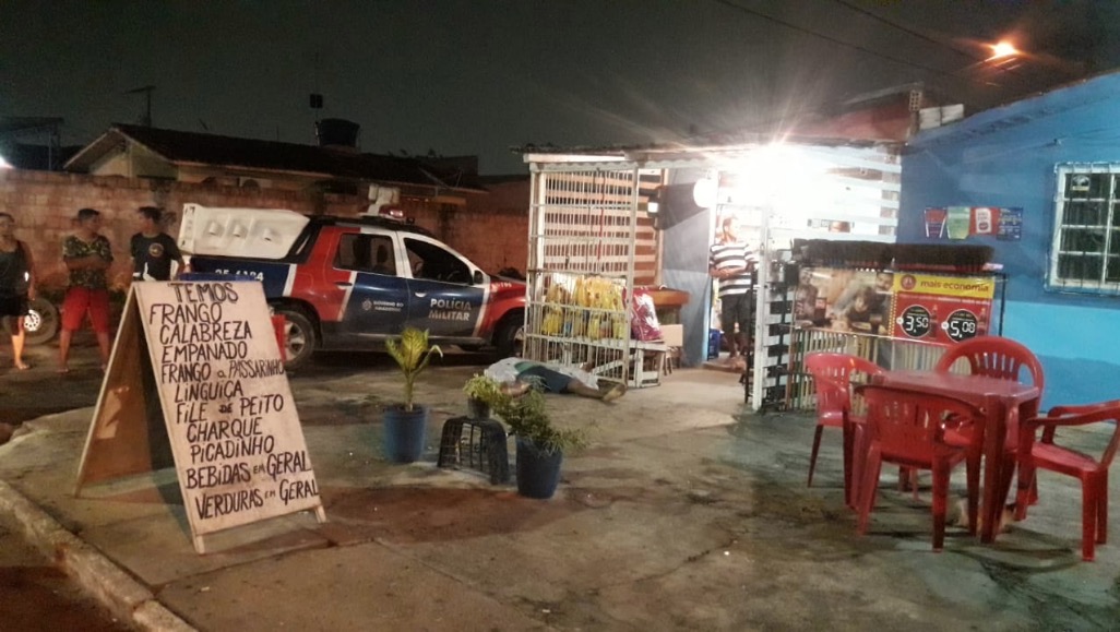 Jovem é morto a tiros por motoqueiro misterioso em Manaus