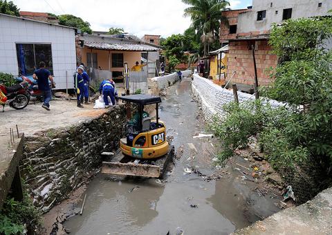 Dragagem de igarapé vai preparar comunidade Mundo Novo para período chuvoso