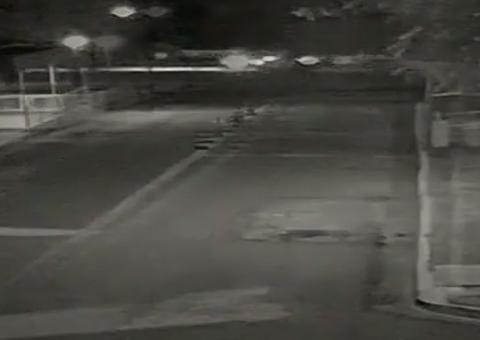 Câmera flagra momento que homem é arrastado por carro no Distrito Industrial