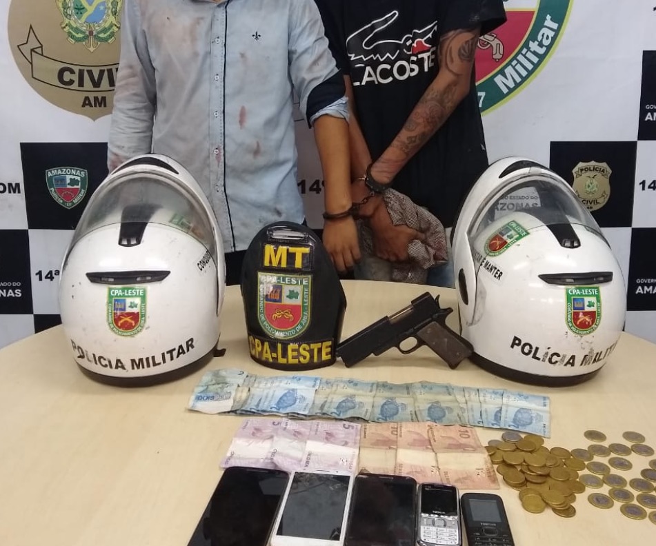 Após assaltar micro-ônibus, dupla é capturada e espancada por populares em Manaus