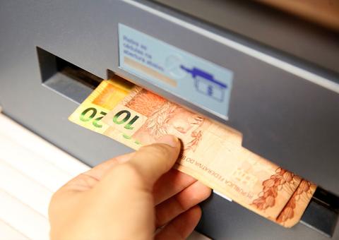 Trabalhadores têm até hoje para sacar abono salarial de 2016