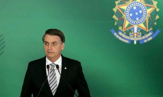 Bolsonaro avalia estender validade de CNH para 10 anos