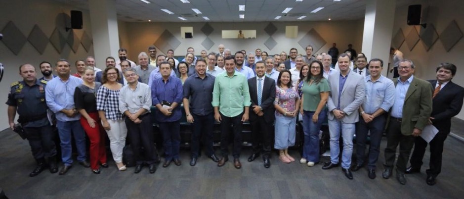 Wilson Lima reúne secretariado e diz: ‘aqui ninguém trabalha sozinho’  