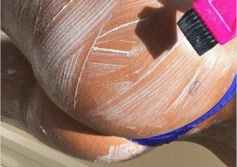 Pablo Vittar sensualiza com bumbum impecável de fio dental 