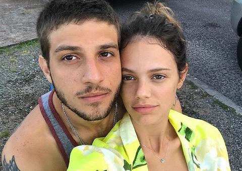 Chay Suede e Laura Neiva reatam noivado e planejam casar no próximo sábado 