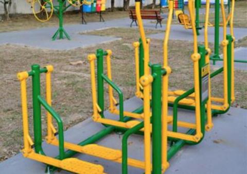 Academia ao ar livre é inaugurada no Coroado