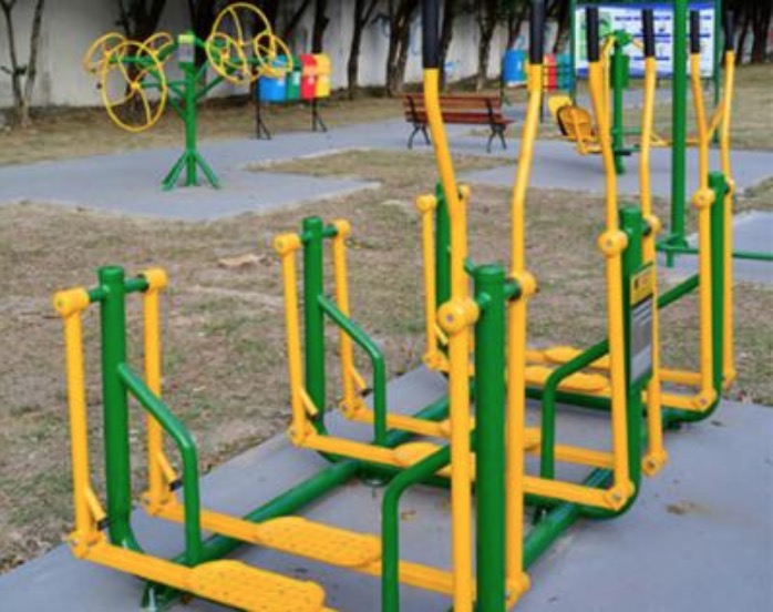 Academia ao ar livre é inaugurada no Coroado
