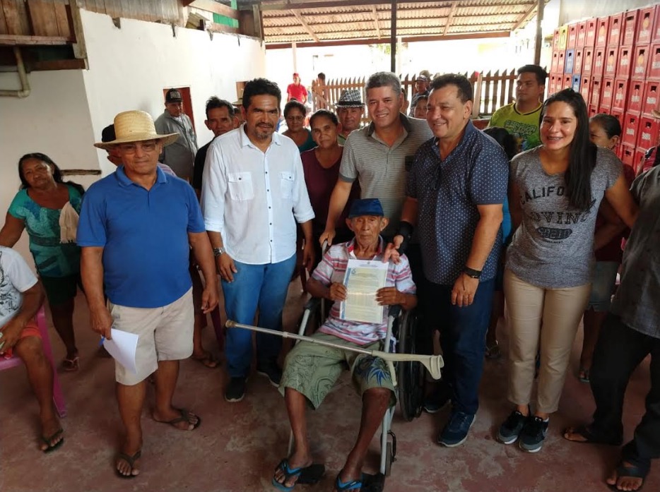 Governo bate recorde de entregas de títulos de terra e fecha ano em Parintins