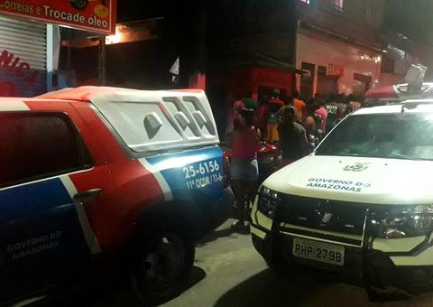 Esfaqueado, homem morre na porta de casa ao tentar pedir socorro em Manaus 
