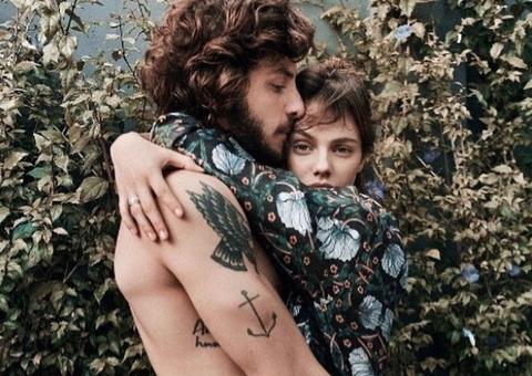 Laura Neiva explica amor por Chay Suede após remarcar data de casamento