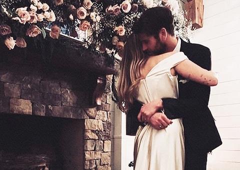 Saiba quanto custou o casamento de Miley Cyrus e Liam Hemsworth feito em casa