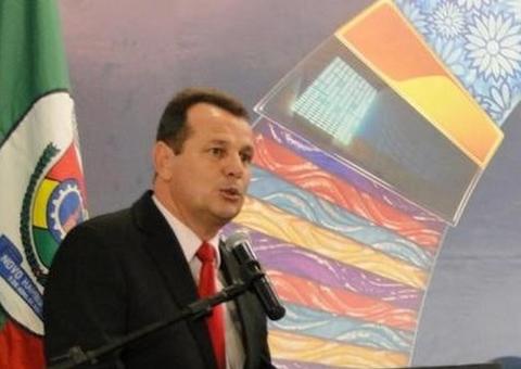 Ex-prefeito é encontrado morto à beira da praia após confessar assassinato de mulher 