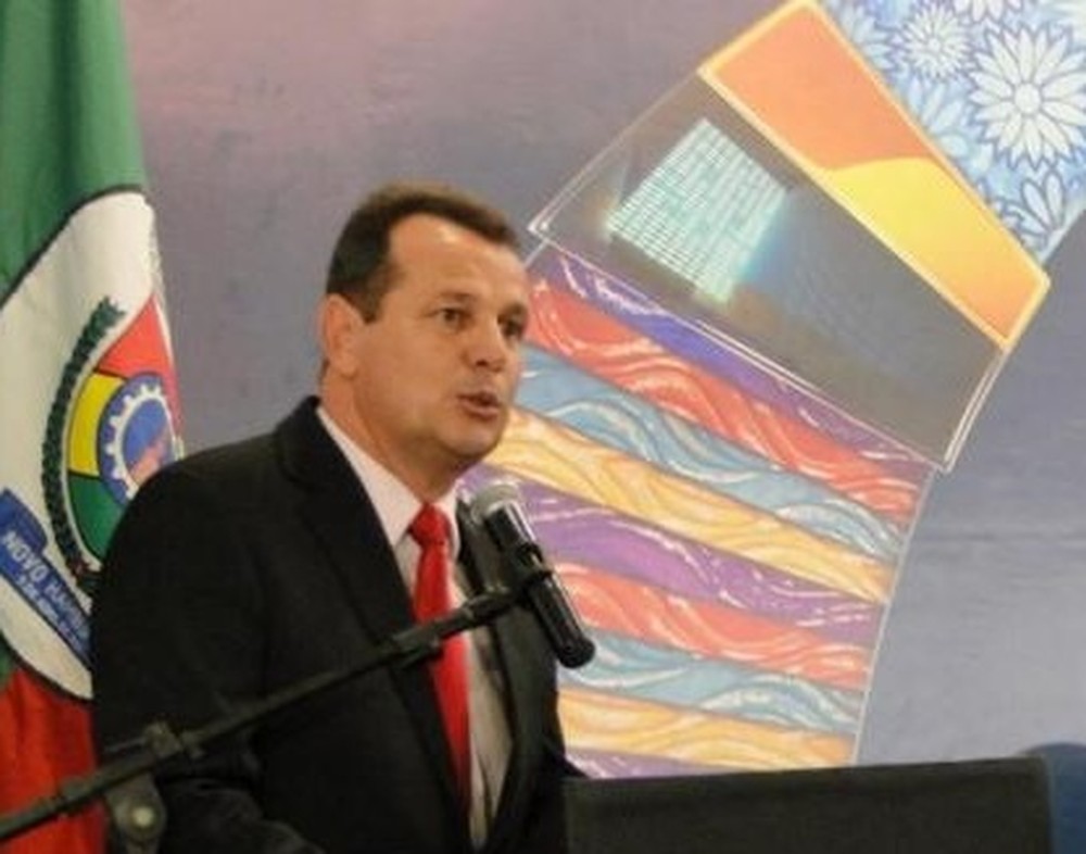 Ex-prefeito é encontrado morto à beira da praia após confessar assassinato de mulher 