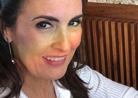 Fátima Bernardes mostra clique romântico com Túlio Gadelha na praia: '2º ano juntos'