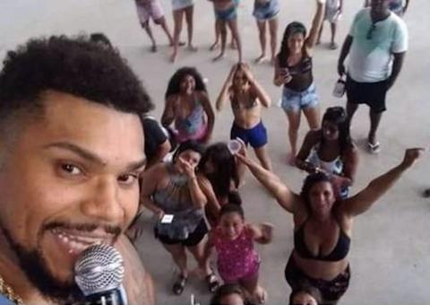 Show de Naldo no Rio fica vazio, e cantor já aceita receber cachê de R$ 5 mil 