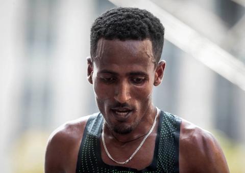 Vencedor da São Silvestre passa mal e é levado a hospital após a prova