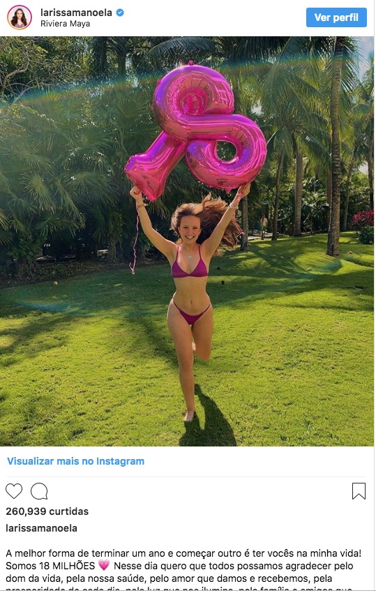 Aos 18 anos, Larissa Manoela mostra curvas de fio dental e comemora 18 milhões de seguidores 