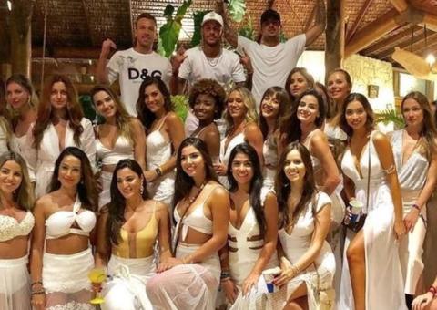 Neymar brinda o Ano Novo com 26 mulheres