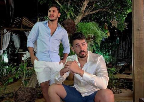 Carlinhos Maia posta foto com suposto namorado e Preta Gil confirma namoro: “Casal que amo”