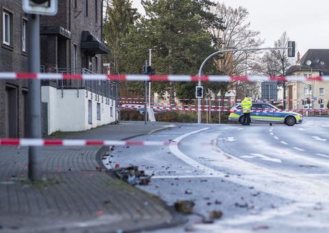 Carro atropela multidão e deixa 4 feridos na Alemanha