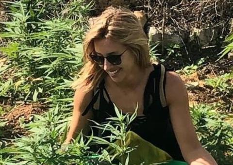 Após críticas de fãs, Cris Dias apaga foto em plantação de maconha