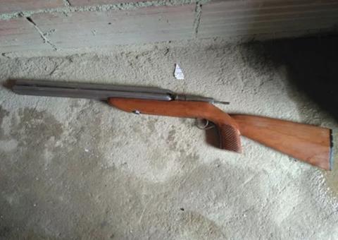 Menino mata amigo de 4 anos durante brincadeira com espingarda