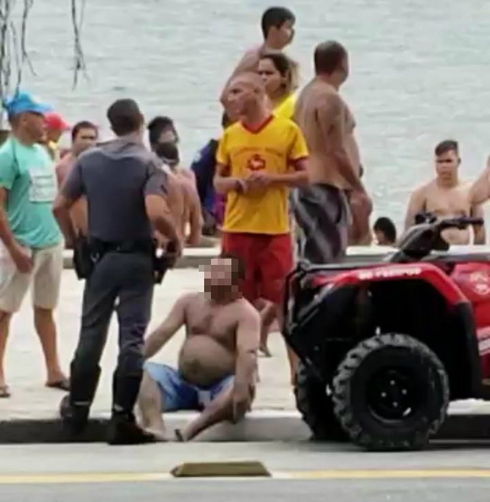Turistas agridem suspeito de tentar estuprar banhista em praia