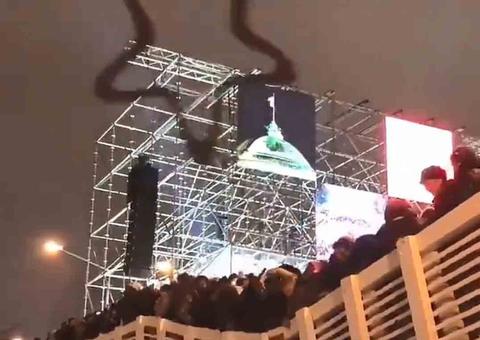 Ponte desaba e deixa 13 feridos durante virada do ano em Moscou