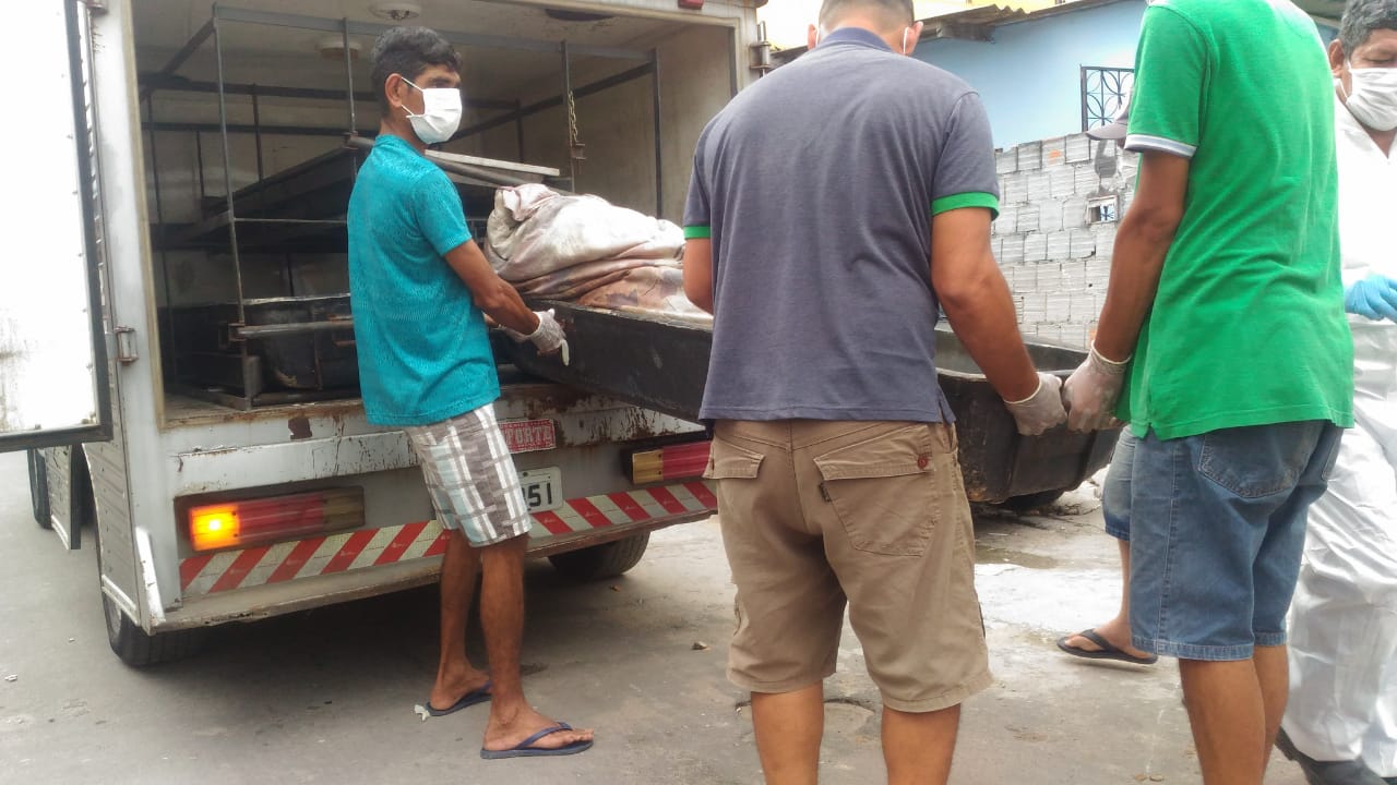 Criança encontra corpo de idoso dentro de casa em Manaus  
