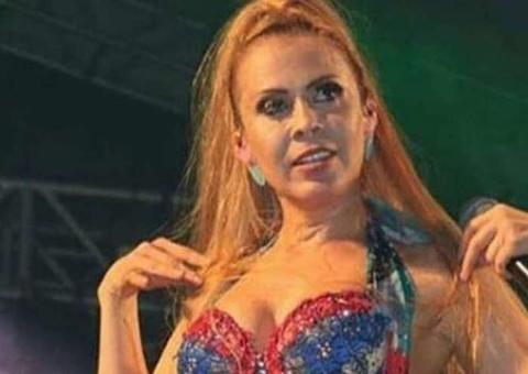 Joelma dá 'tapas' em segurança e chama fã para dançar no palco em Manaus 