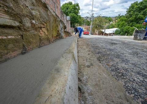 Moradores ganham nova rua e recebem mutirão de obras em comunidade de Manaus