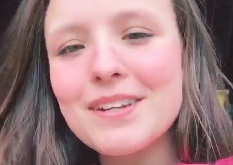 Aos 18, Larissa Manoela mostra corpão em nova foto de biquíni