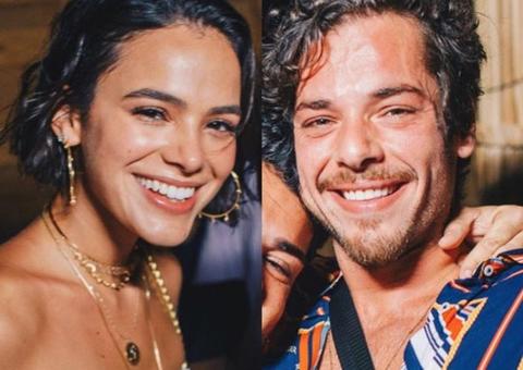  Bruna Marquezine é flagrada usando possível acessório de compromisso com novo affair