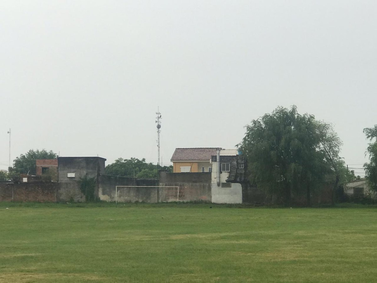 Garoto de 12 anos morre ao ser atingido por raio enquanto brincava com amigos