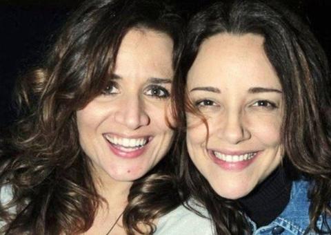 Solteira, Ana Carolina se reaproxima da ex que está com viagem marcada para o Brasil 