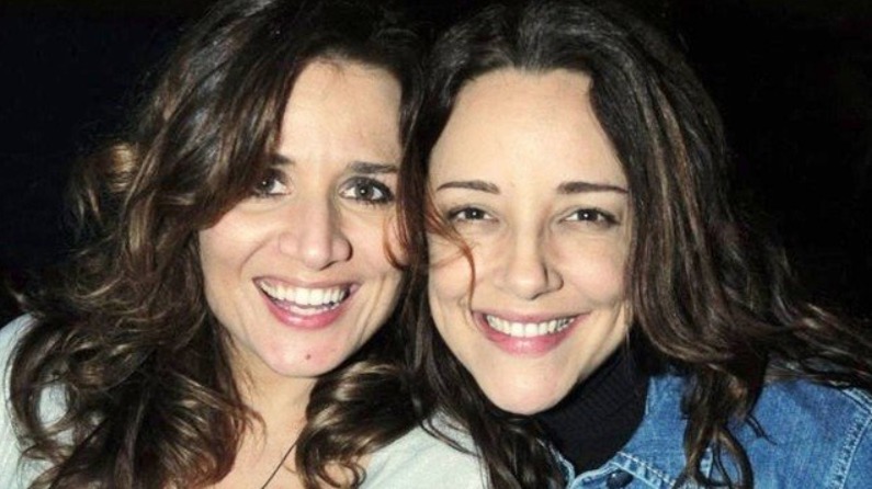 Solteira, Ana Carolina se reaproxima da ex que está com viagem marcada para o Brasil 