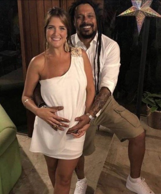 Marcelo Falcão anuncia que vai ser pai de um menino com australiana 